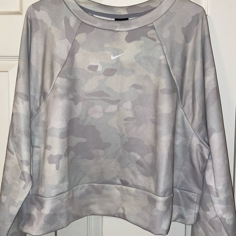 Nike Plus Size camo crop top sweater /long sleeve